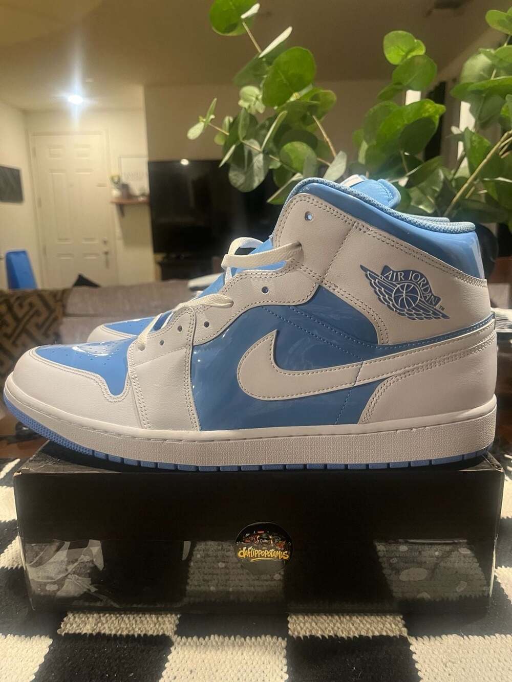 Nike Air Jordan 1 Mid University Blue Patent Leather Size 17 - Picture 4 of 10